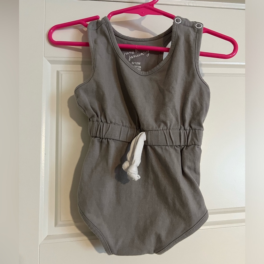 $10 ADD ON June & January‎ Gray Romper 6-12 Months Zara